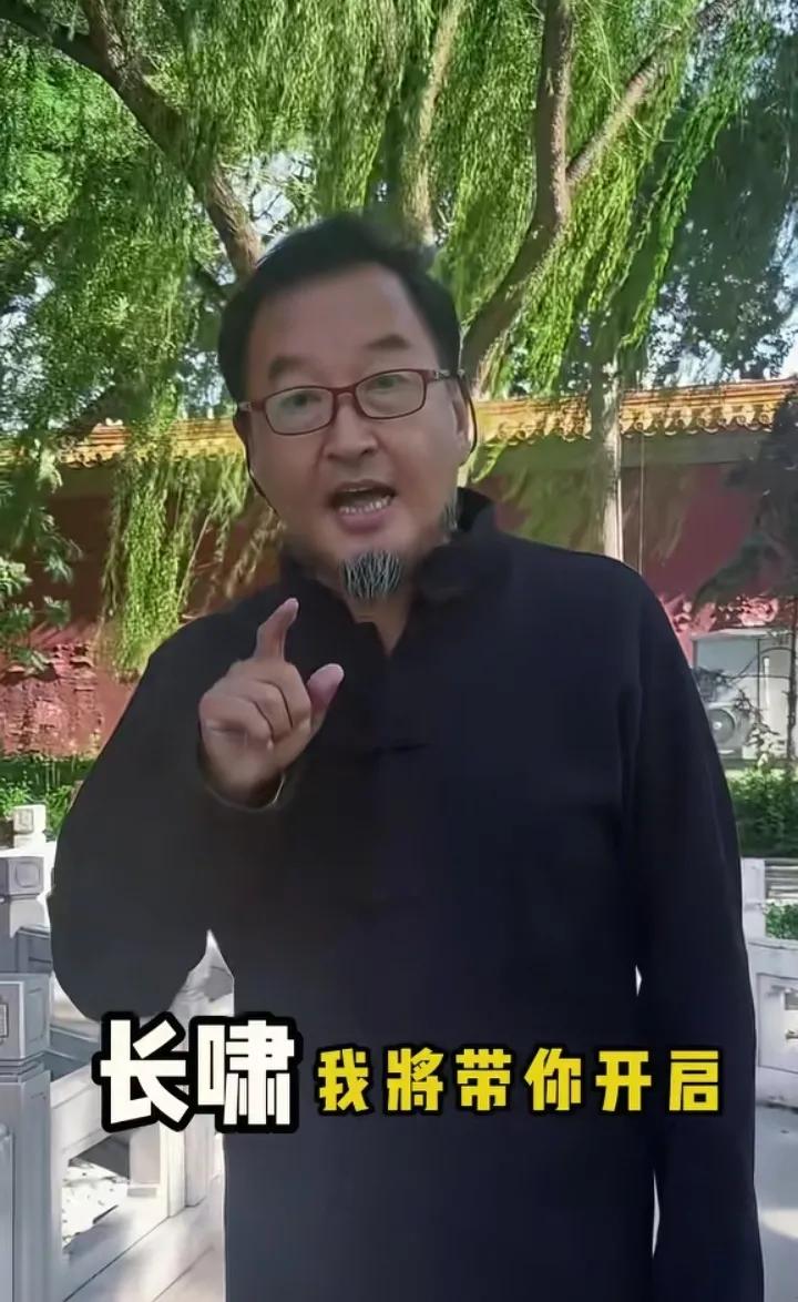 央视主持人退休以后，都陆续加入到了短视频的行列。前有水均益，后有现在的长啸。