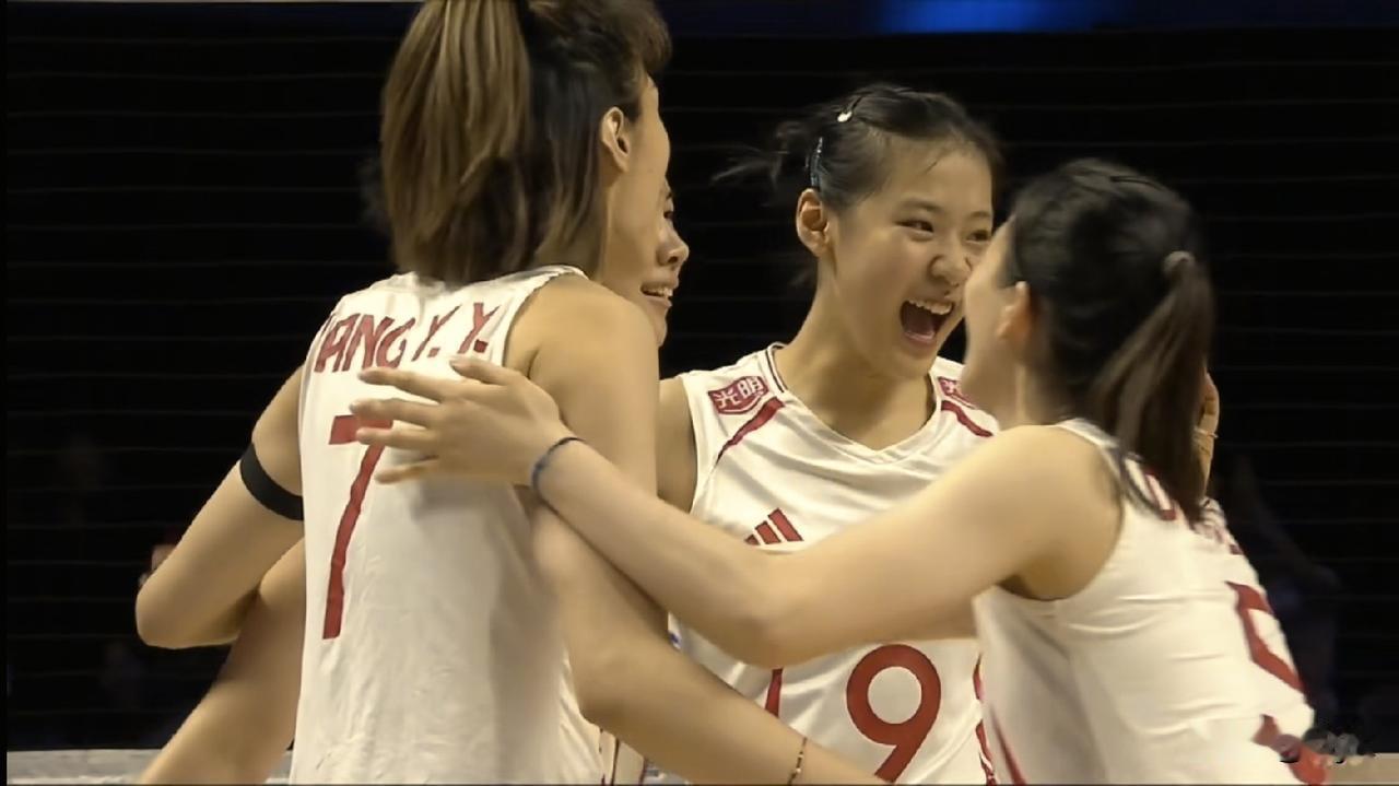 史诗级大逆转！中国女排3-2绝杀美国，完美诠释什么是女排精神！太牛了！全场
