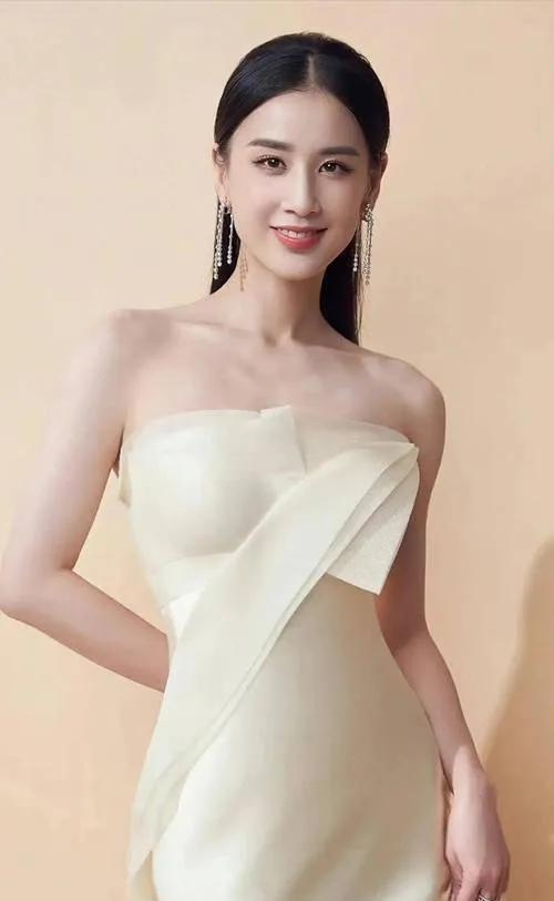黄圣依母亲“去光环论”爆火：豪门名利场外，藏着一场静默的母爱突围2025年5月