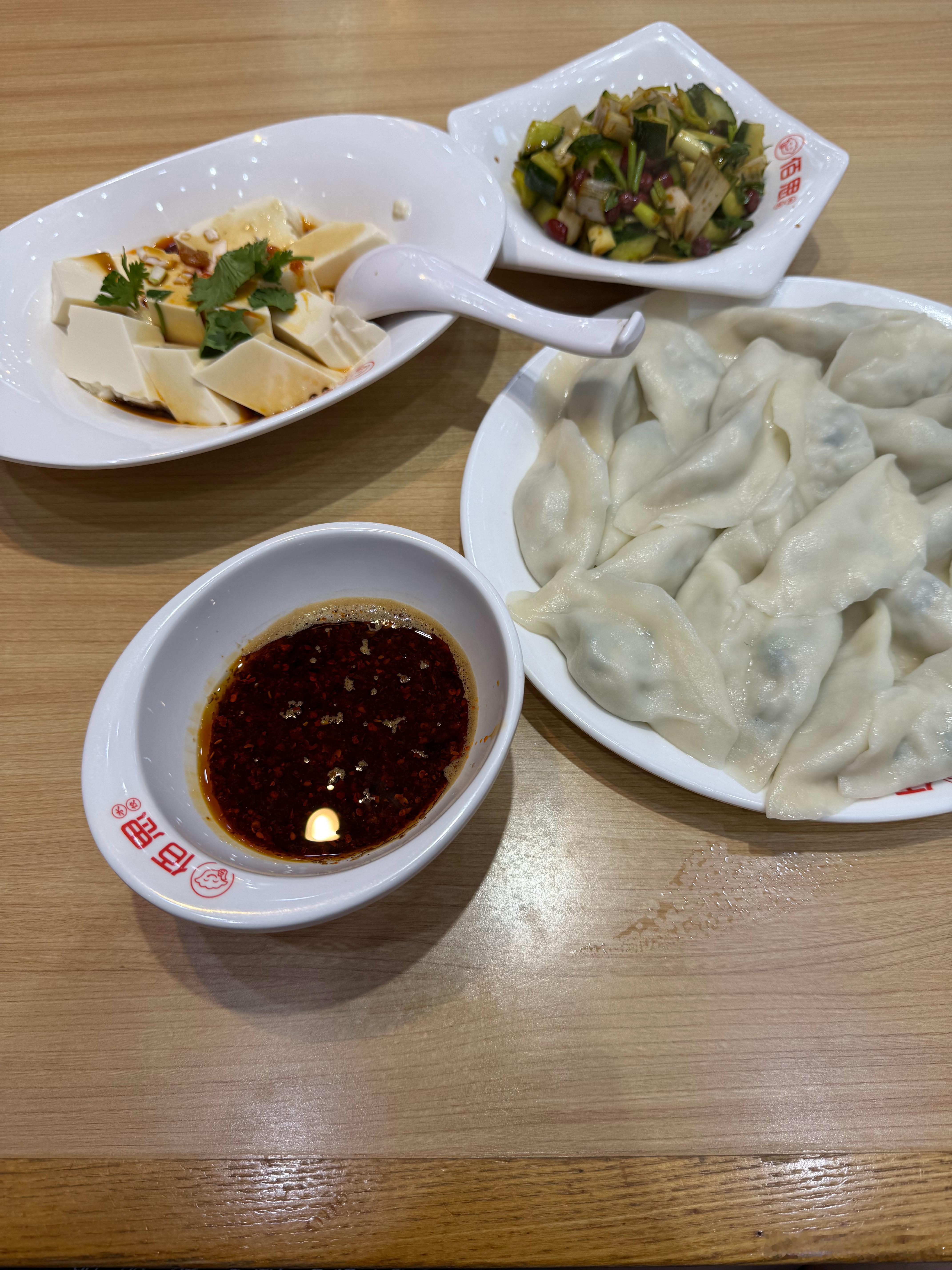 刚忙活完，先吃点饭，之后回去继续忙[doge][doge][doge]​​​
