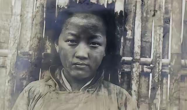 1945年，苏南一个18岁的采药姑娘赵秀婷，救了一个快死的新四军王德新，三天后那