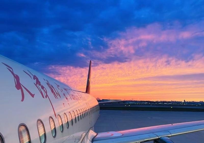 天津航空重开乌鲁木齐—杭州直飞航线】为满足旅客出行需求，进一步优化航线网络布局，