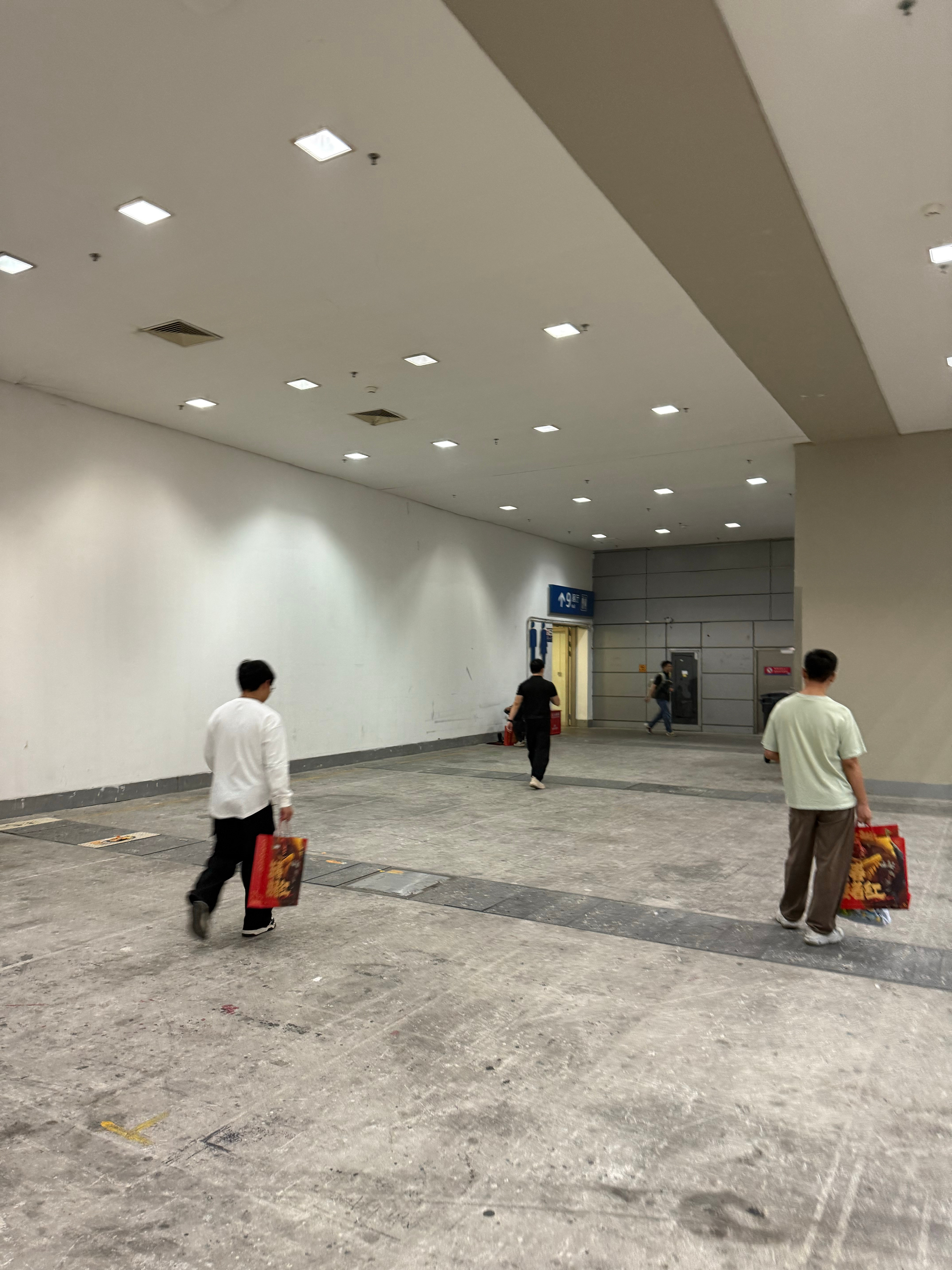 我都在想我有没有10年没有进过这个厕所了。卧槽。