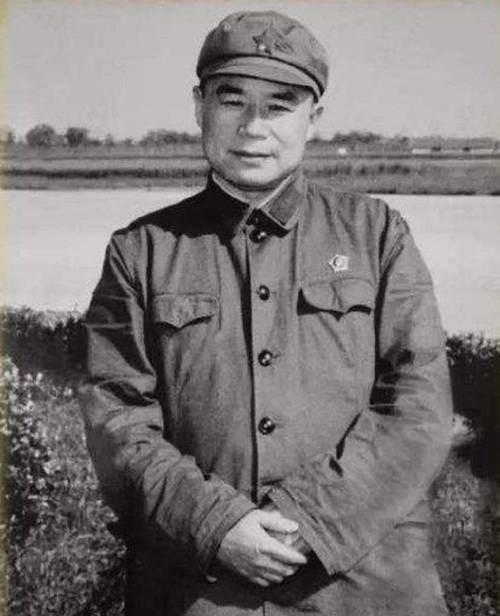 1937年，772团副团长王近山未经请示就伏击日军。战后他带着缴获的香烟找旅长陈