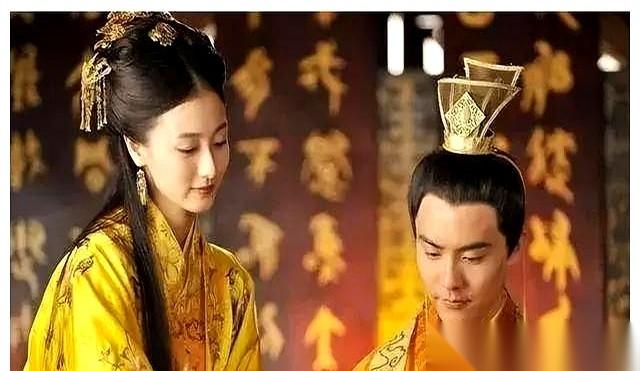 一个王朝的崩塌,有时候,开头真的就只是一件小事。小到,一个皇帝,在一个无聊的下