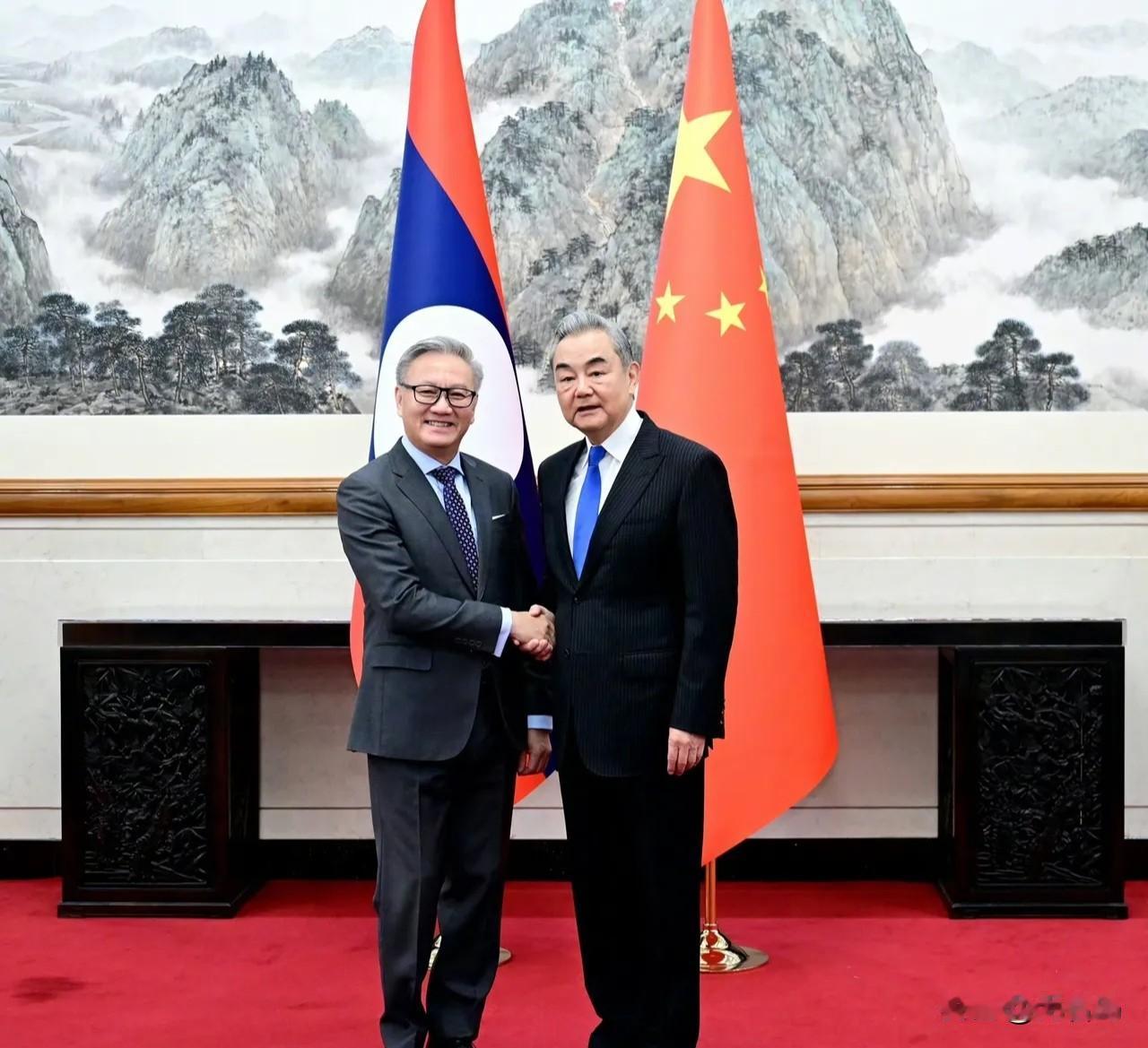 中国老挝谈妥了北京时间4月30日，老挝副总理兼外长通沙万专程来北京出席中老建交
