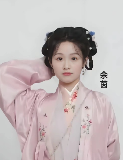 赵晴和余茵大家可能不熟，但这两位可是于正公司的新艺人，而且是于正信誓旦旦说