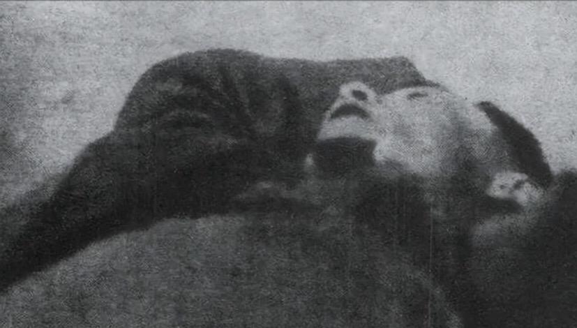 1931年，庐山。陈成对准蒋介石连开两枪，两发子弹均擦耳而过，蒋介石受惊滚