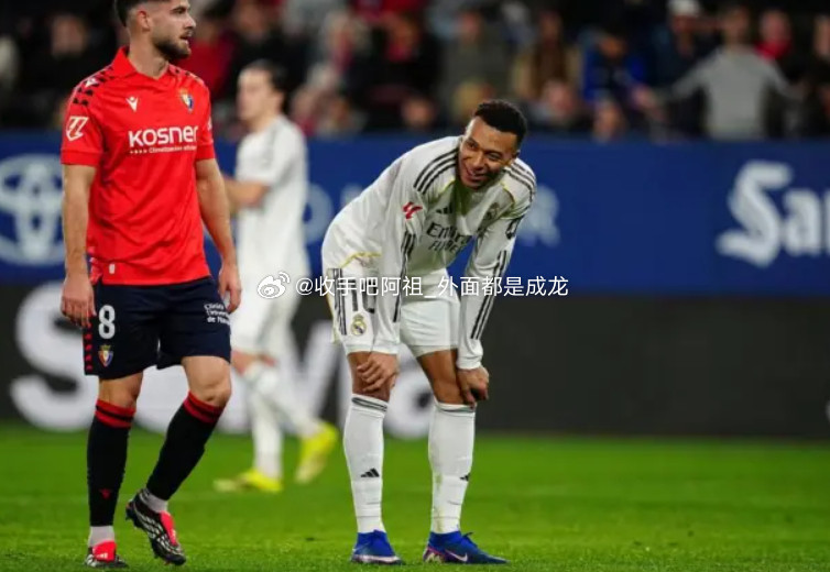 据《马卡报》的消息，皇马前锋姆巴佩右膝伤势已持续两个半月，上周末带伤出战奥萨苏纳