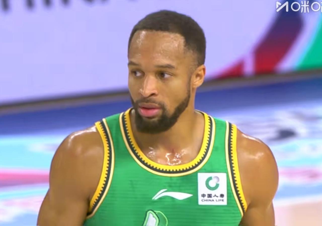 辽宁男篮签约了新外援亨特，咱们暂且不去讨论他到底有多大能力，对辽宁有多少帮助，毕