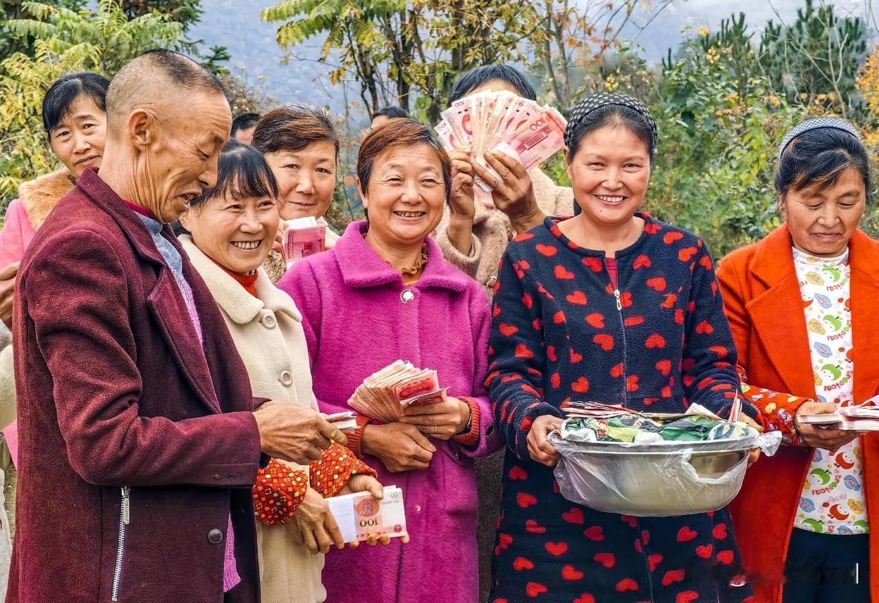 湖北一农村合作社，宣布向村民分红120万元，知情人透露，主要收益来自于……