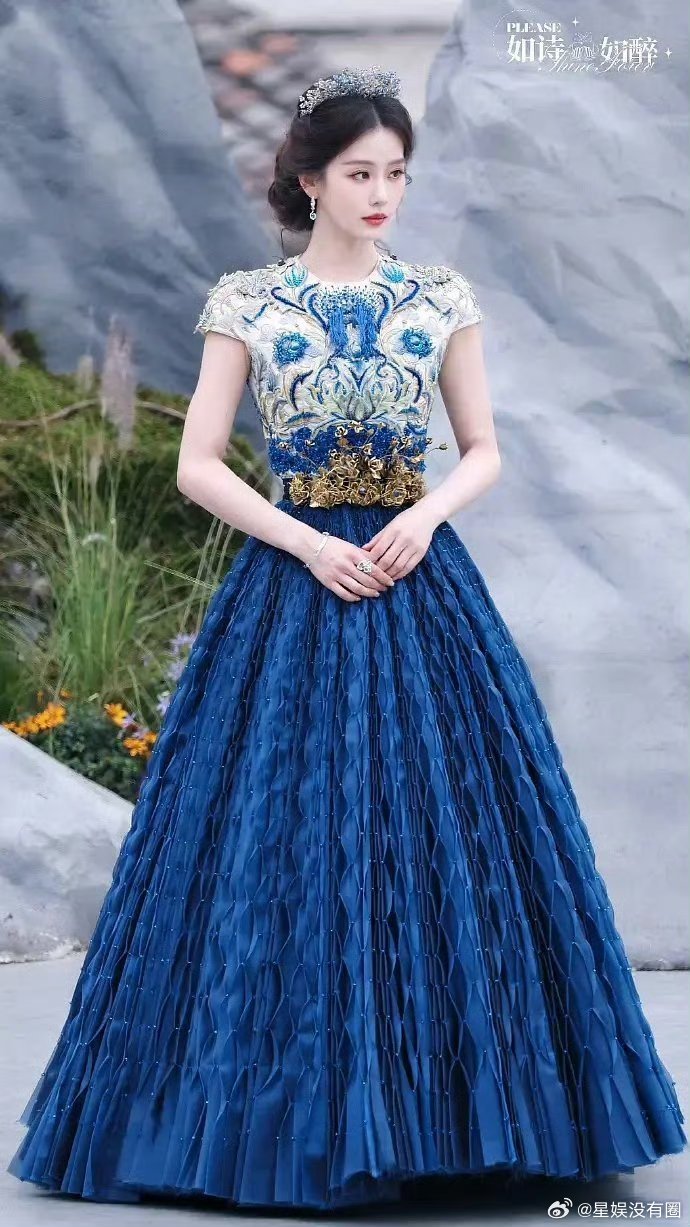 有人说迪丽热巴和刘诗诗像。。。像啥，像母女嘛？这对吗？