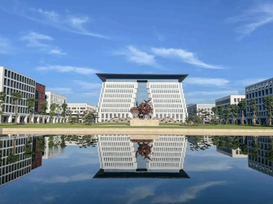 学校的生死，不该绑架普通老师买单最近福耀科技大学提出院系自负盈亏，引发全网