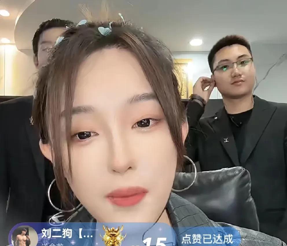 娜美委屈落泪被打压！不就因为我没后台吗？我才播三天，一点