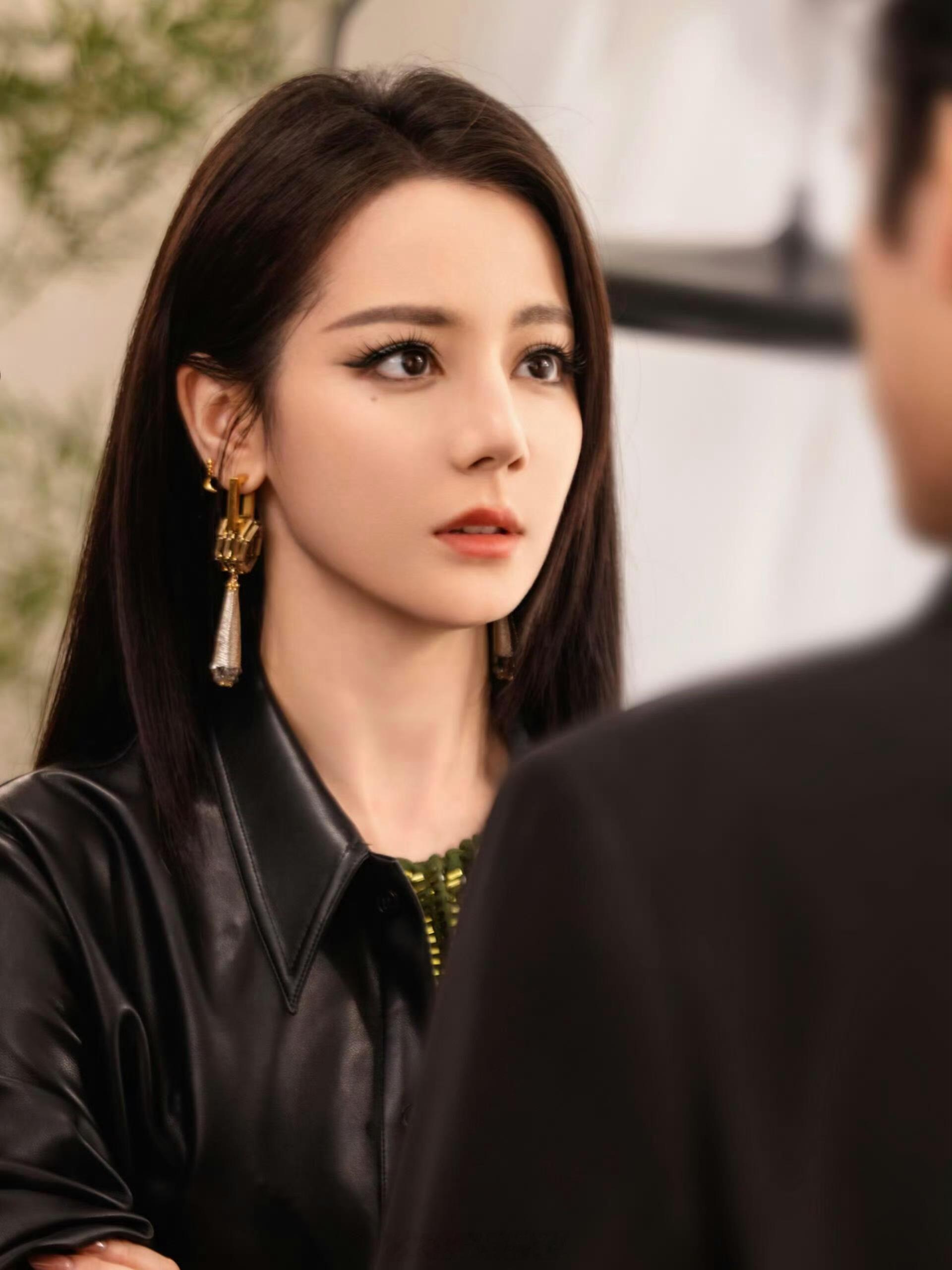 派酱安利迪丽热巴总裁妆这个都美成啥了完全气场全开小派直接爱上了蹲一个女霸总设定