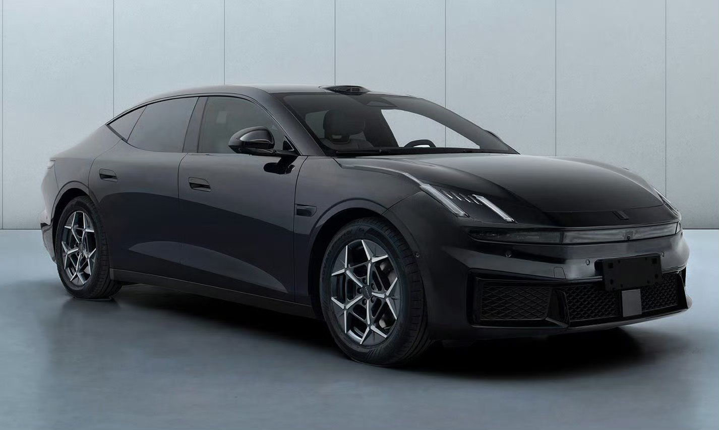 领克10EV的表面年度改款，实际的脱胎换骨版这个前脸设计，几个月前我就看到过，