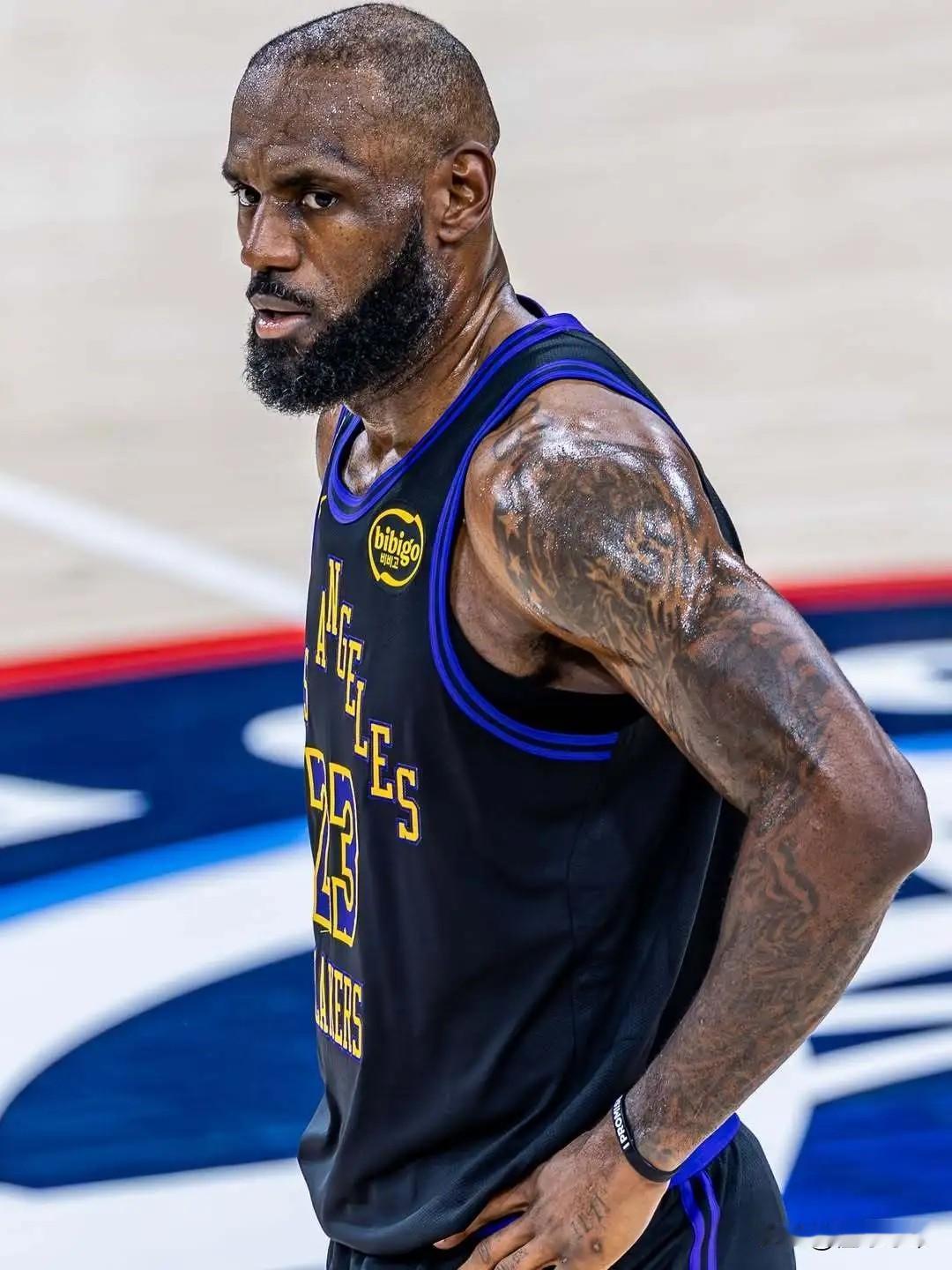 关键时刻还得靠詹姆斯，詹姆斯末节11分带领湖人逆转独行侠!在今天湖人与独行侠