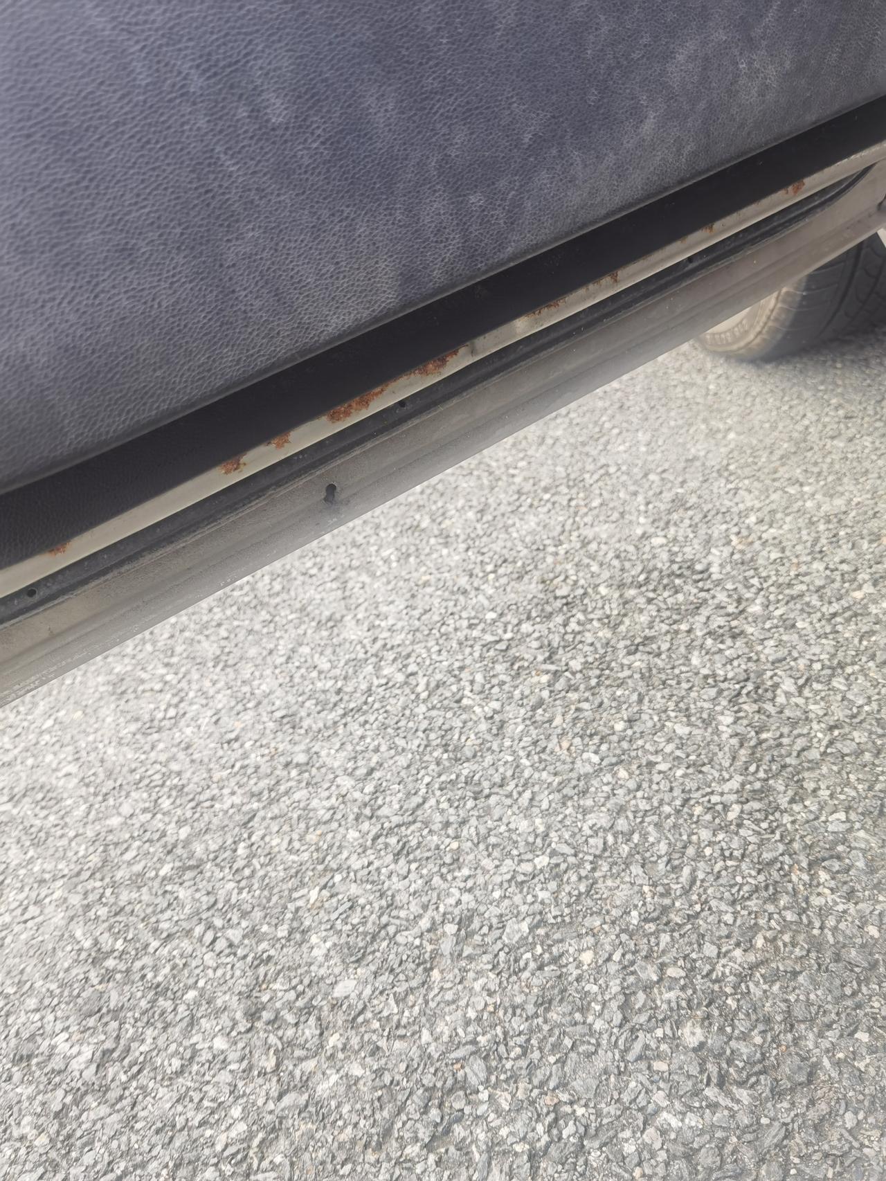 广汽的车慎重购买！四个车门全部生锈，2023年的车。这可是跟广汽埃安的系列共