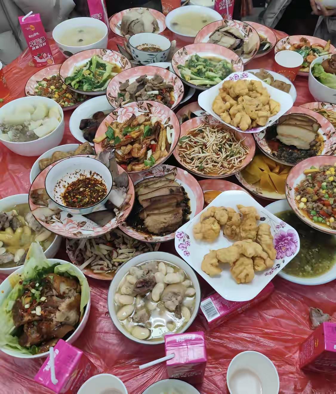 贵州的这种陋习就是什么事都要请如建新房，还以为是装修好了，准备入住，去了原来是