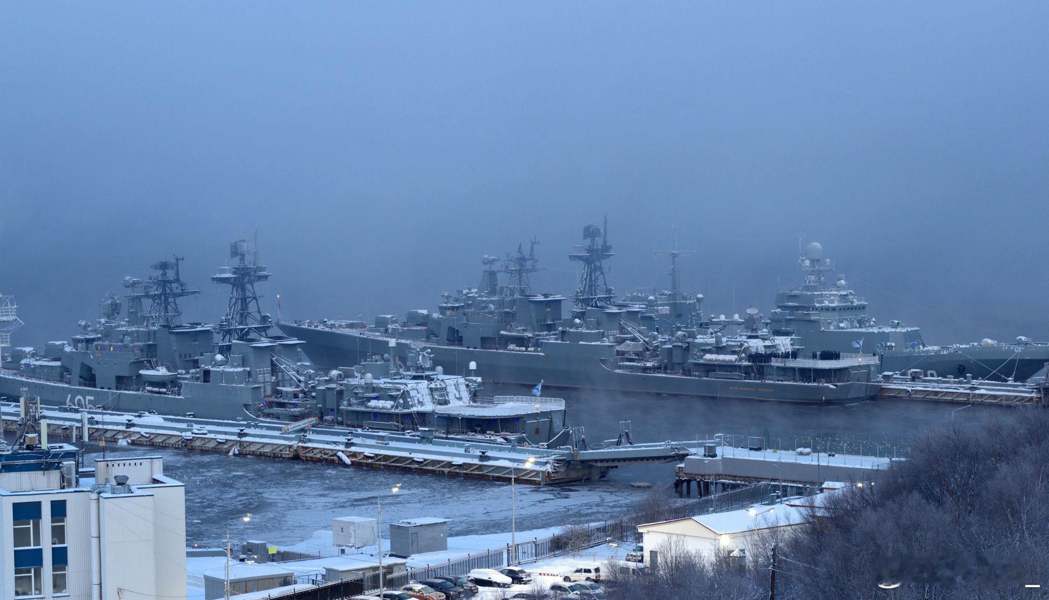 北莫尔斯克，今年元旦，2艘无畏（605+626），1艘现代（474），1艘223