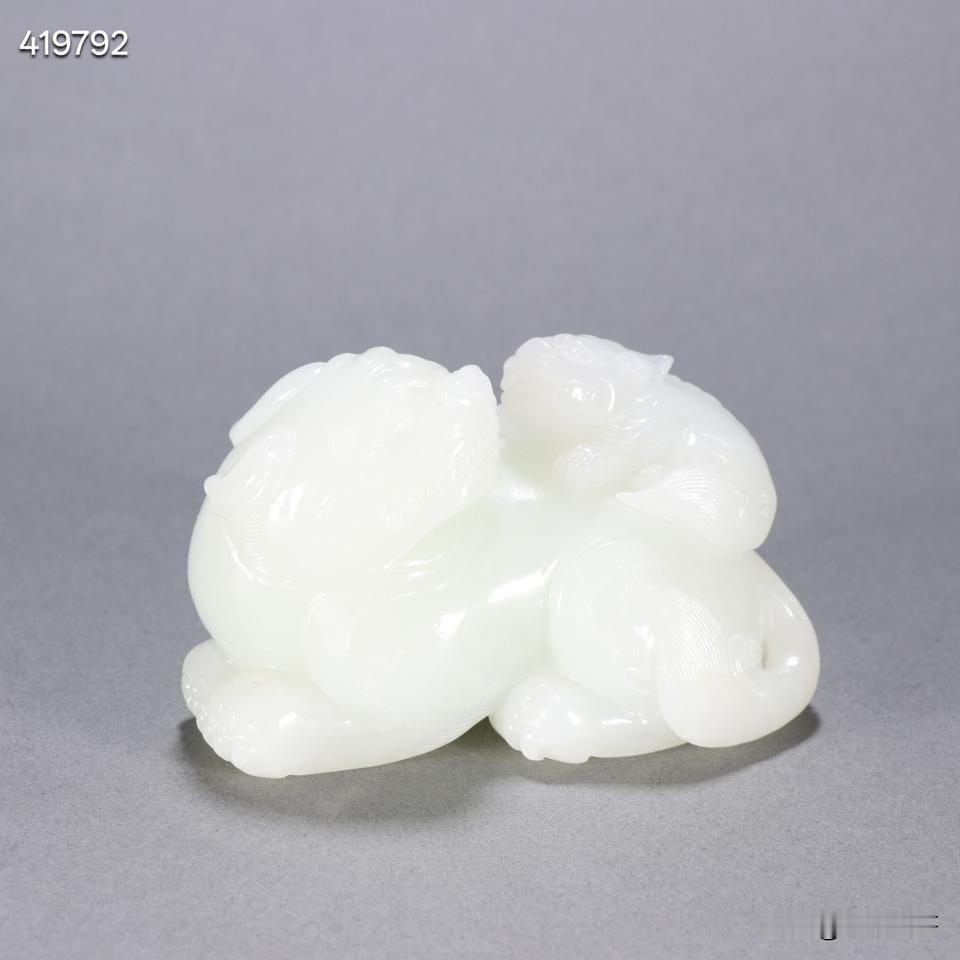 清和田玉子母兽雕件规格：高5.5cm宽9cm