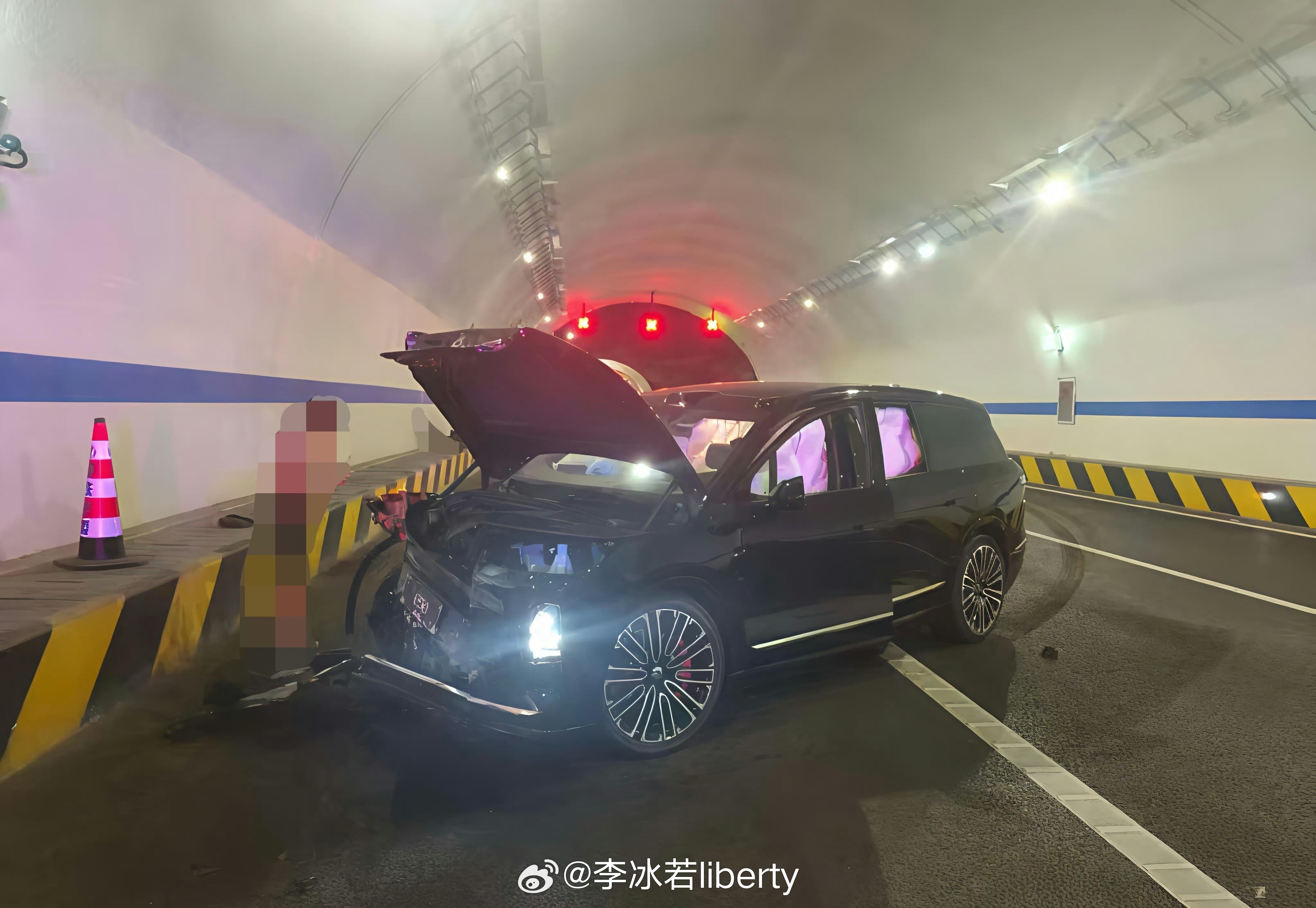 我的天[惊恐][惊恐][惊恐]不过好像也算是打引号的好事虽然有前备箱但质疑前备箱