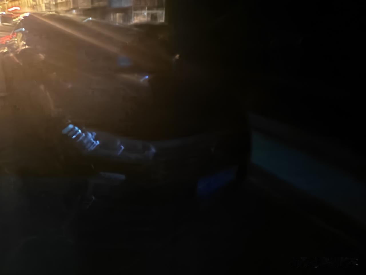 为什么懂车的人，买车都会选择白色。晚上就是个很好的例子，在晚上视野不好的时候