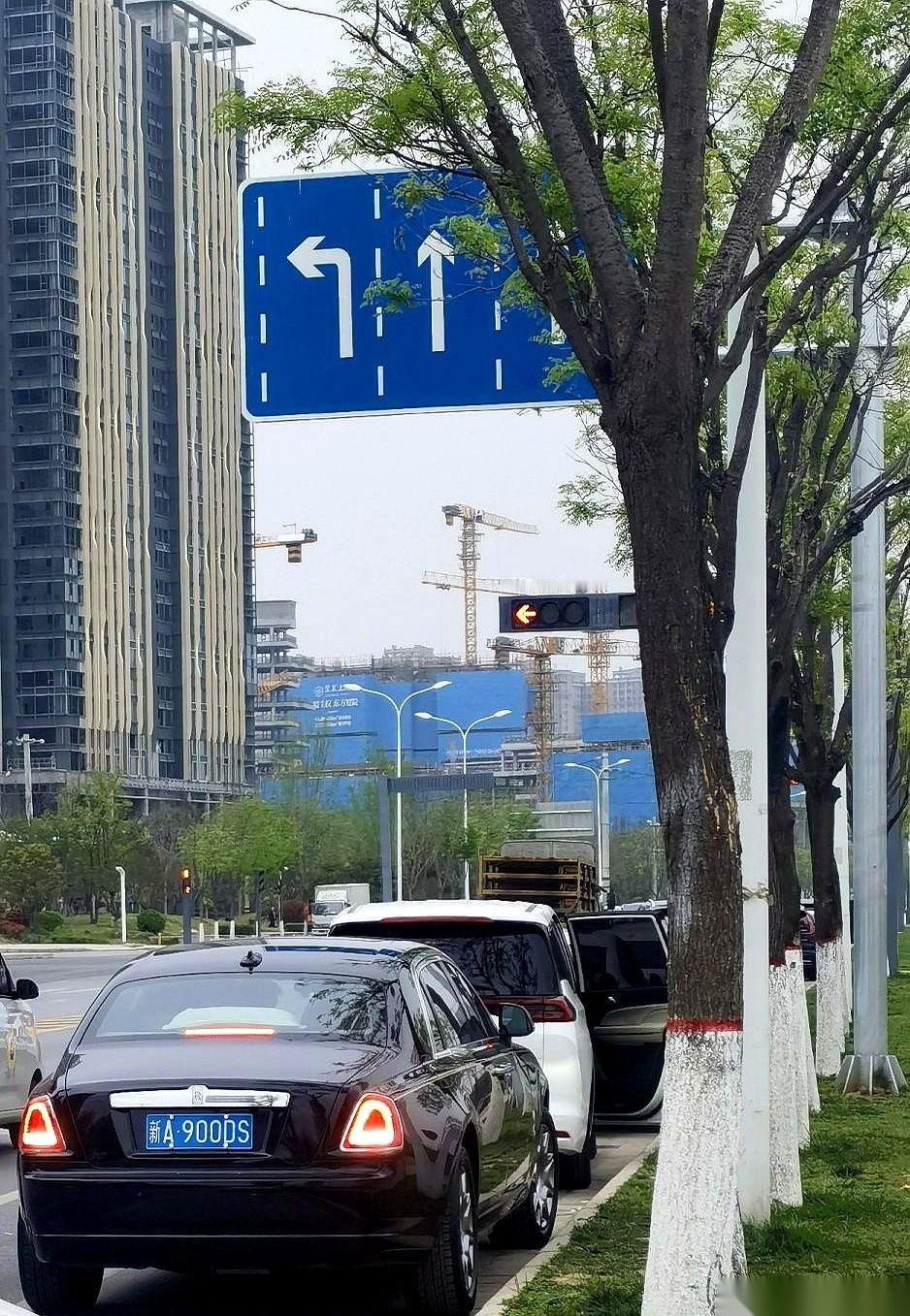 西安浐灞三角洲的上实城开，最近确实有点“不按套路出牌”。这个曾经被评价为“品质一