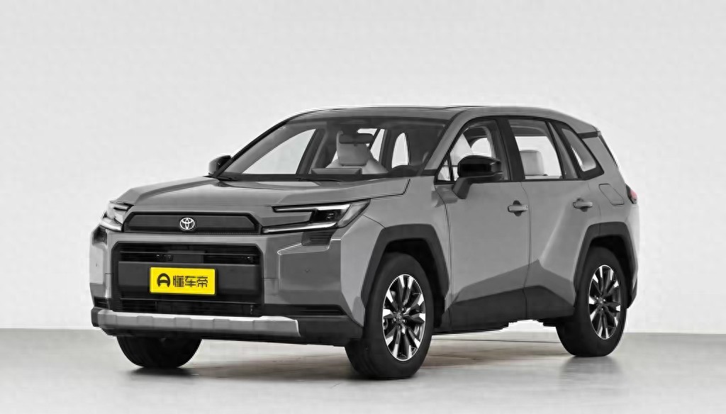 有一台车，换代后加了8155芯片、换了15.6寸大屏、油耗干到4个多，结果销量反