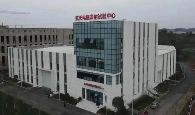 马斯克恐怕要睡不着觉了！他砸了上百亿美元搞可回收火箭，试图垄断全球发射市场，结果