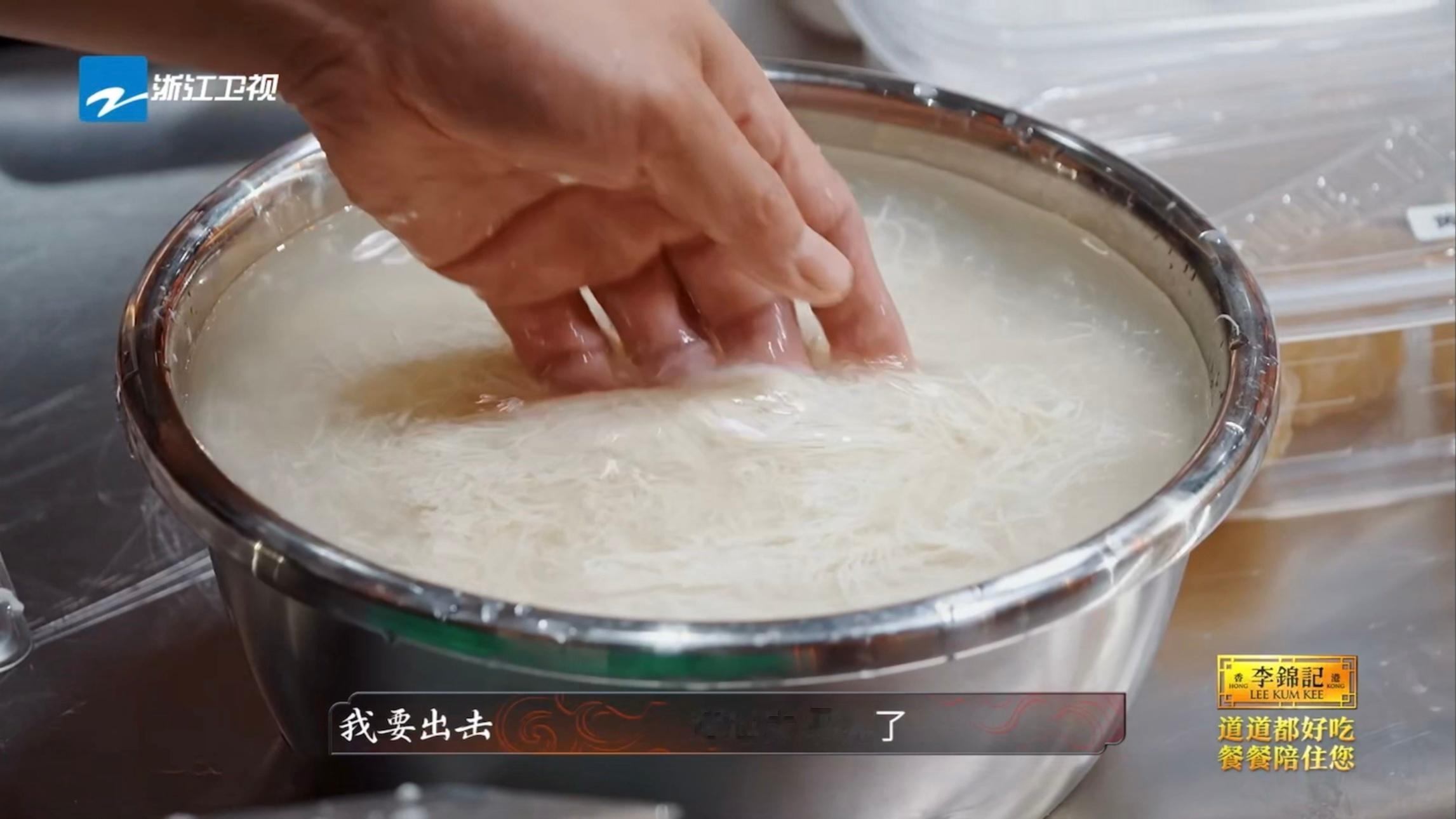 3块钱的豆腐切丝能卖45块淮扬菜大师陶晓东太牛了！3块钱的豆腐经他手切成细如发