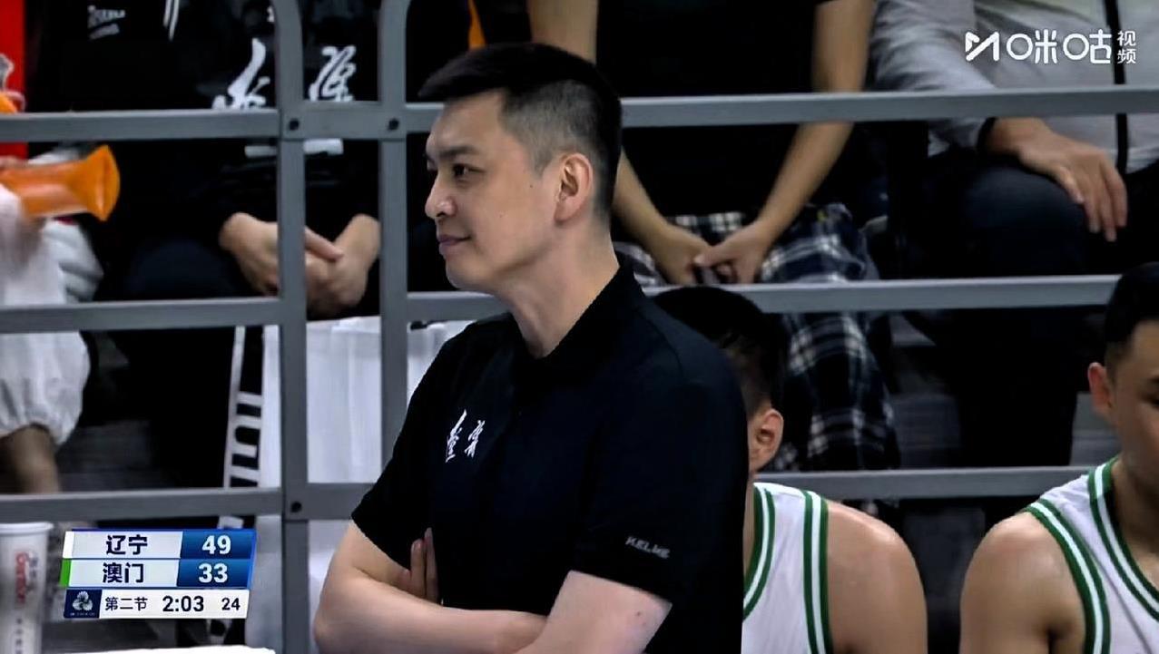 杨鸣也懂人情世故，不愧是成名的冠军教头！全运会面对澳门队，主动放低姿态，派上替补