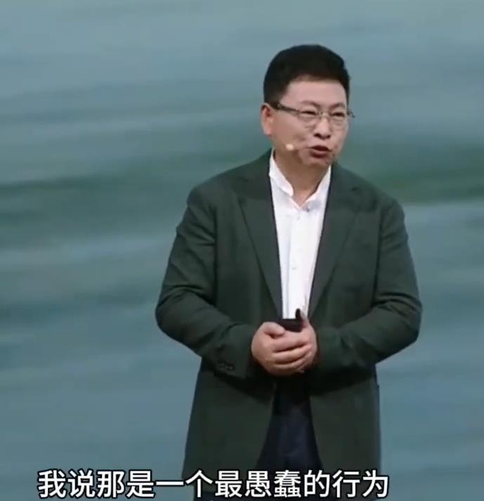 余承东苦口婆心地规劝，百公里2秒驾驶毫无意义，性能过剩，安全才是最重要的。同时也