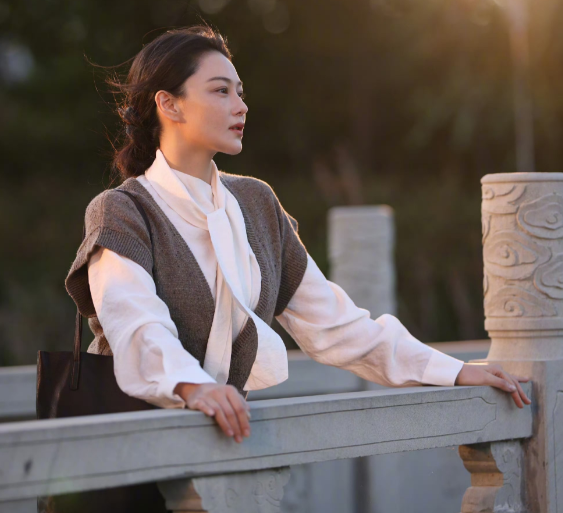 “和大家分享一下我的喜悦。”9月28日，张馨予突然写下这样一句话。没有先聊家庭，也没有拿丈夫何捷制造