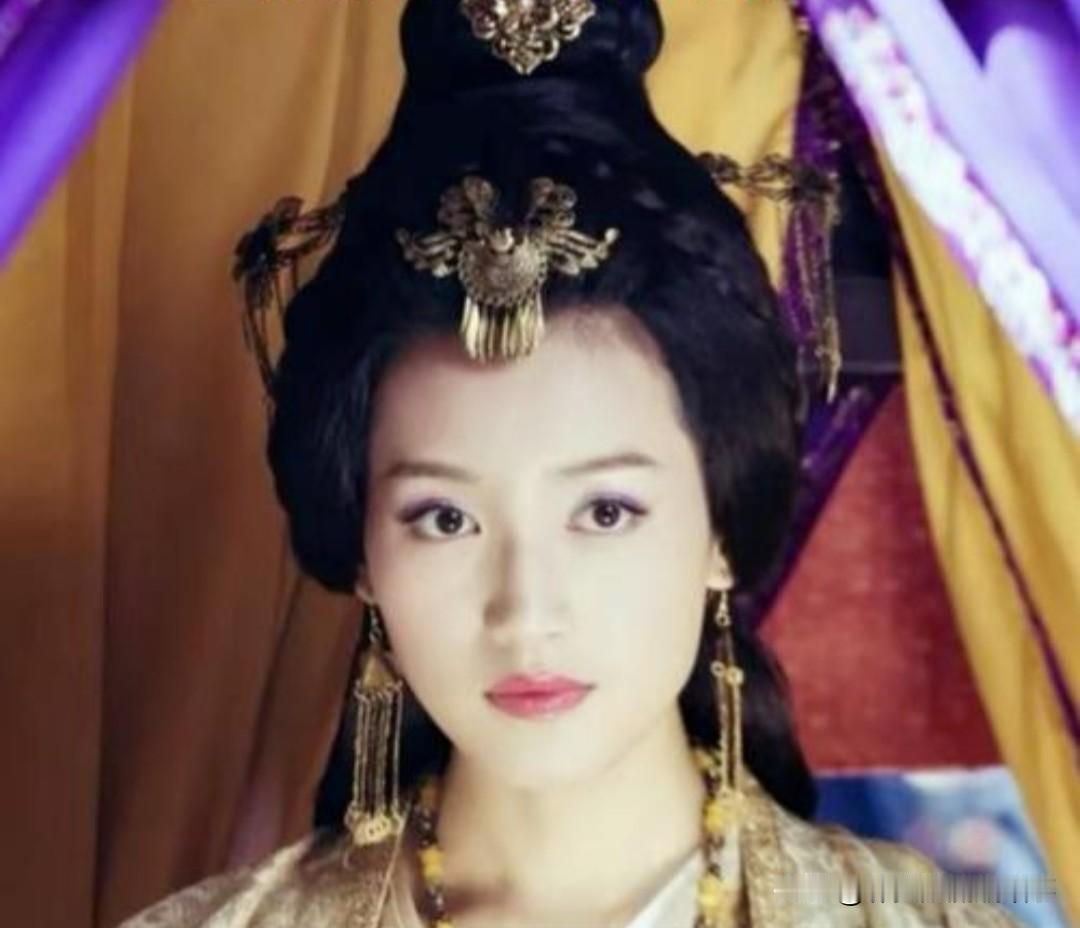 1627年，天启皇帝朱由校死了，21岁的张嫣成了最年轻的"皇嫂"。她刚搬去慈庆