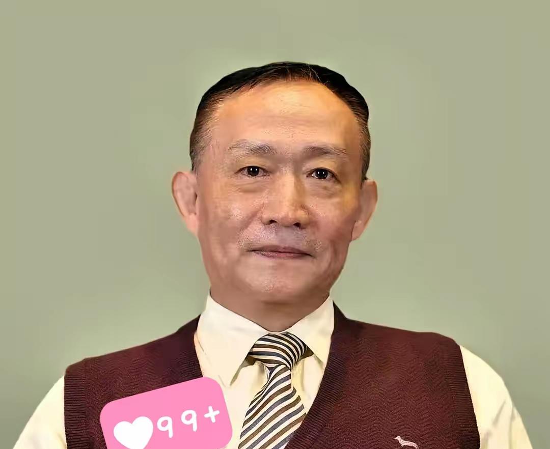 卢麒元老师有一个非常重要的观点：如果一个国家的核心决策者的家属、资产都在国外，这