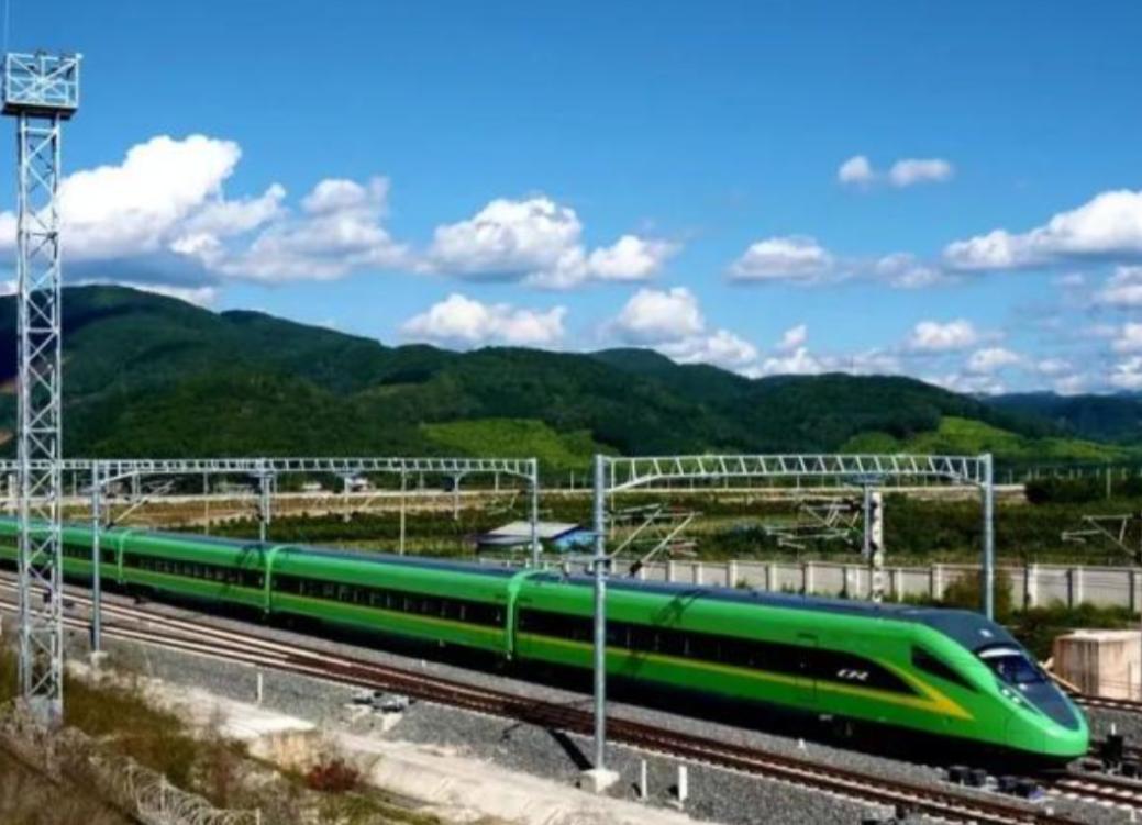 老挝正琢磨着给中老铁路“升级”——把现在的单线改成双线。要知道，这条铁路