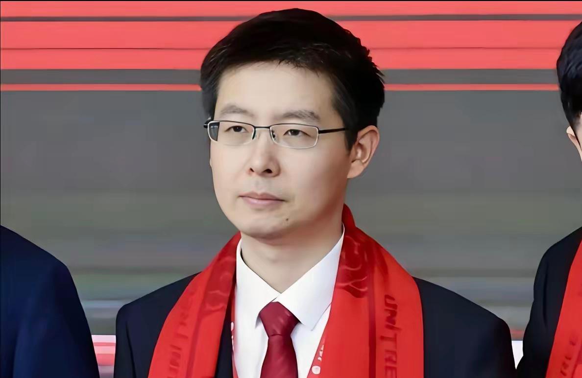 终于有员工站出来发声了，这下才明白王兴兴敲钟那天为什么不笑。并非他本身抵触上市，