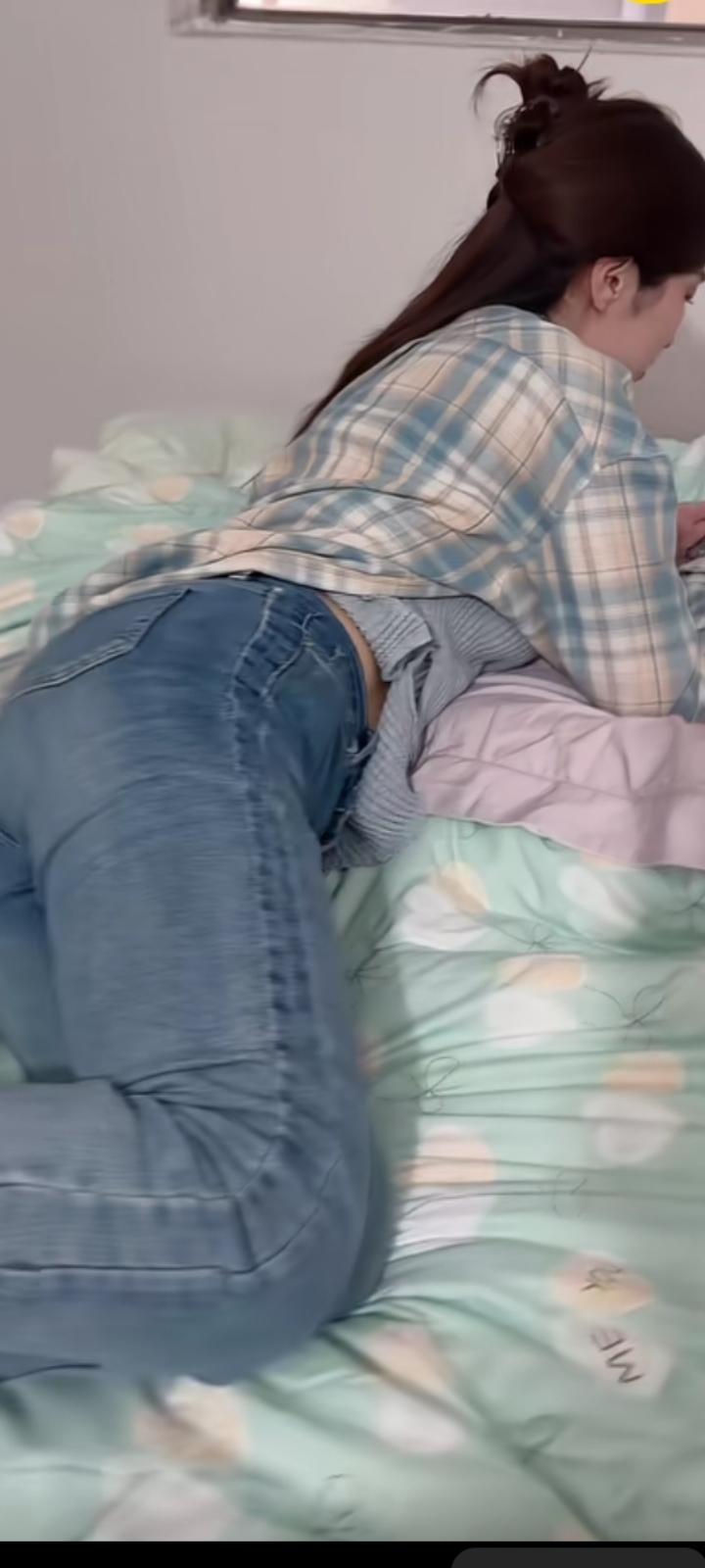 不必追赶日落，你本身就自带温柔。人间烟火缓缓，日子平淡安然，所有的奔赴都有意义，