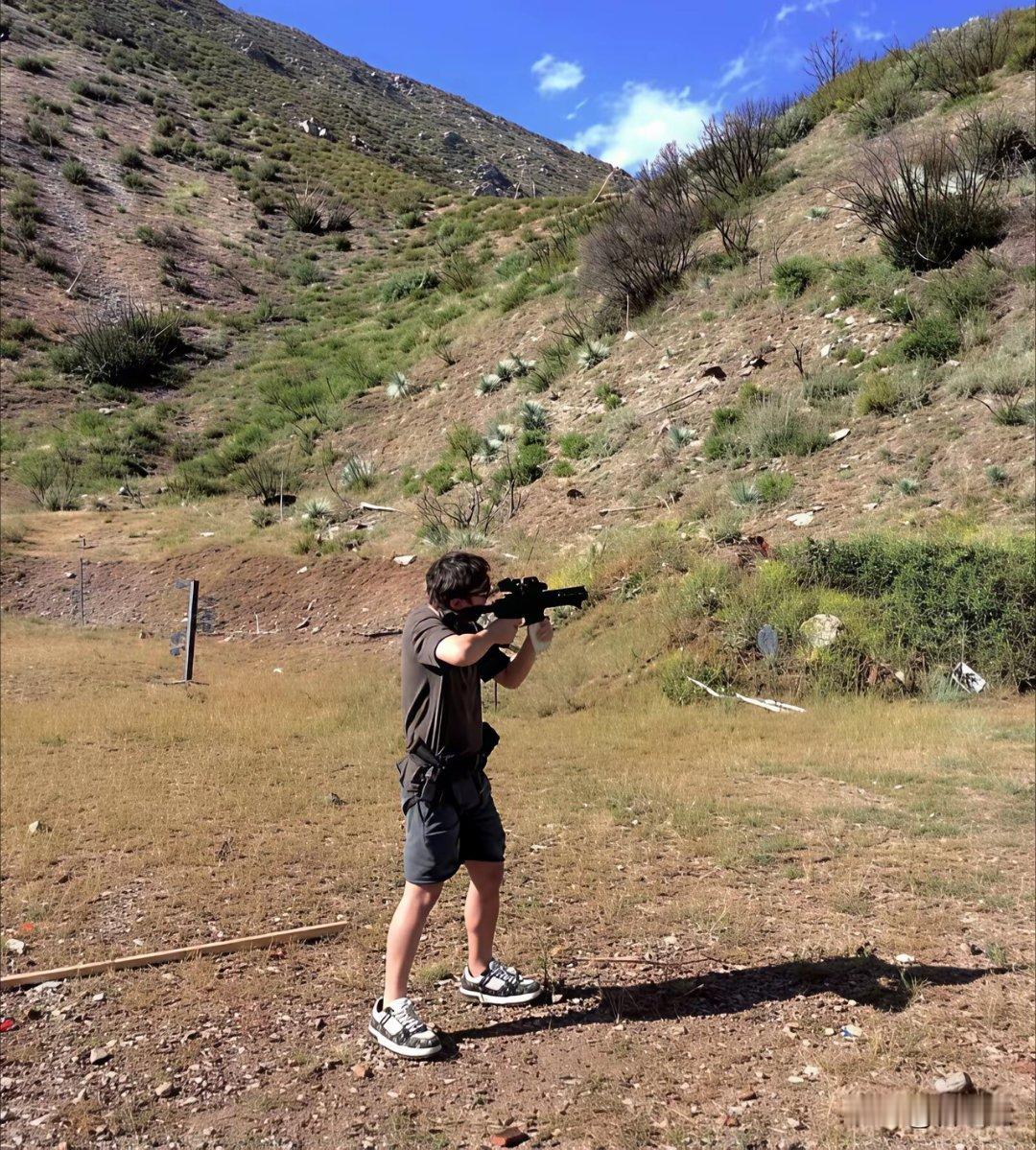 王思聪其实是最清醒的富二代，钱在账上永远是假的，自己花了才是真的