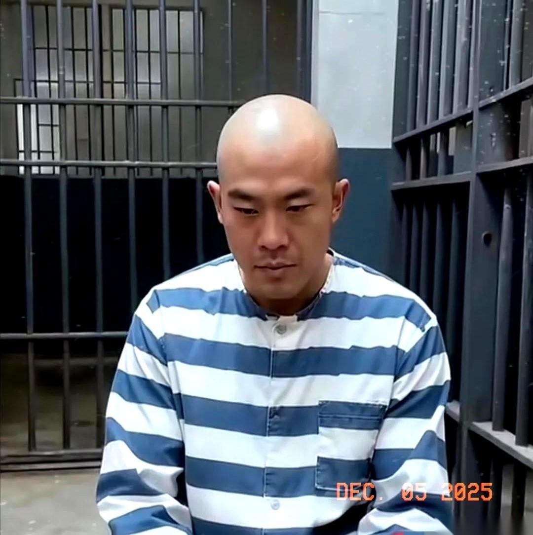 听说金毛要上路了。最逗的是，他自己上诉，结果连个律师都请不到。你说一个曾经那