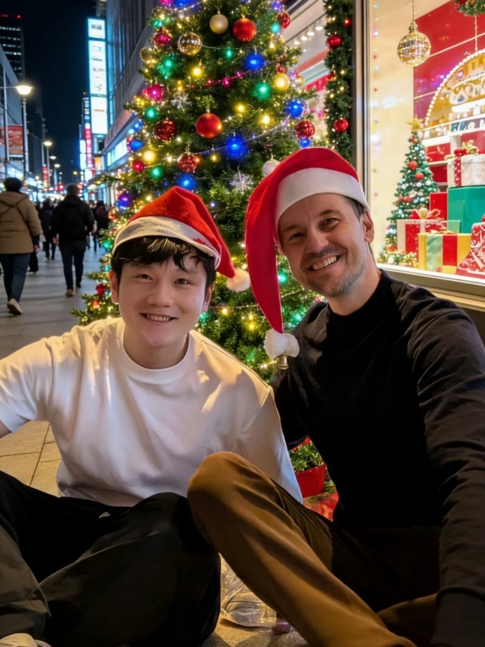 乒乓赛场外的圣诞惊喜相遇，樊振东与波尔的同框瞬间，把节日的快乐和乒乓情谊都定格啦