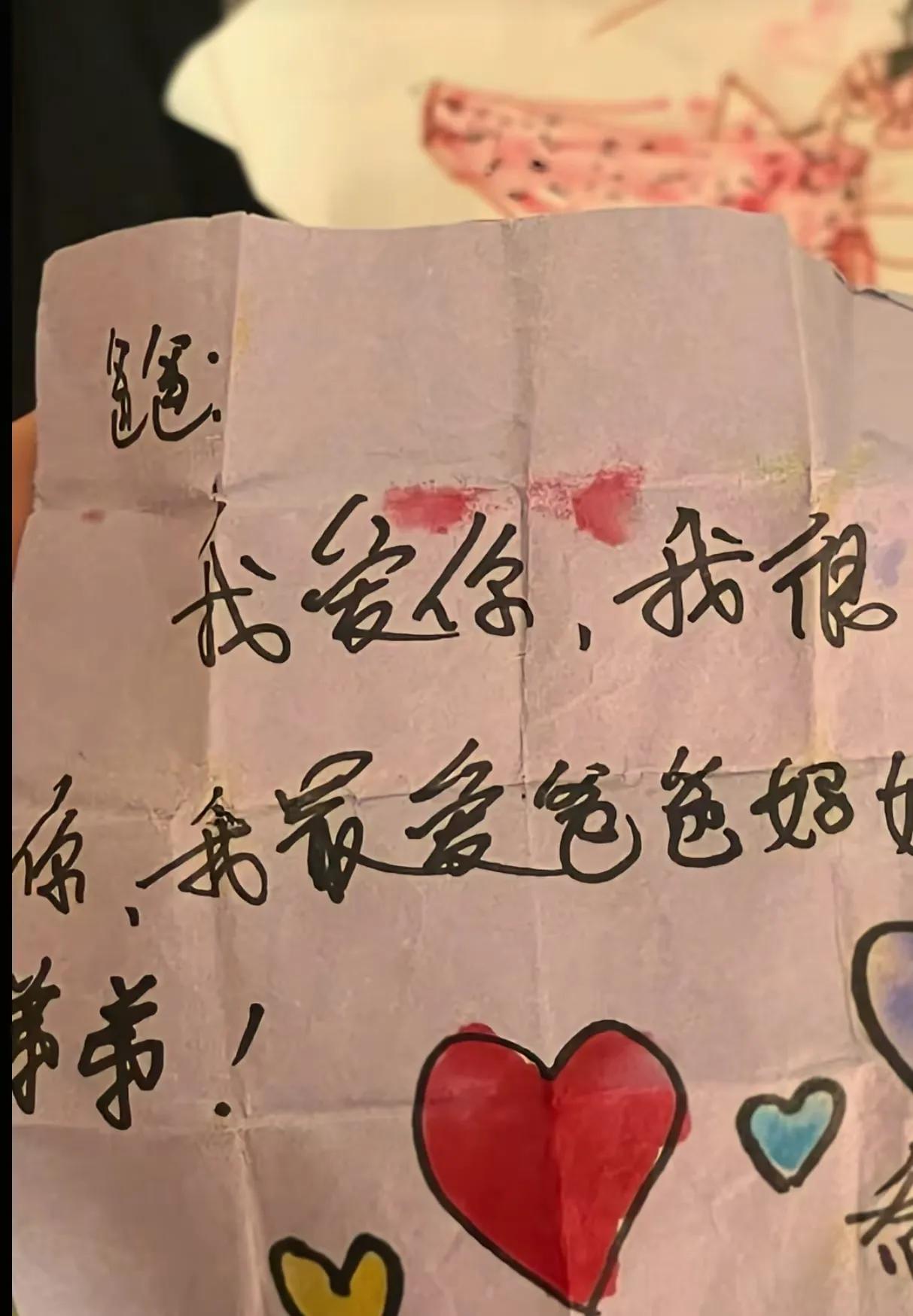 看哭了！凌晨的街头，一个大姐还带着两个孩子在路边摆摊卖烧饼icon，小伙看到后很