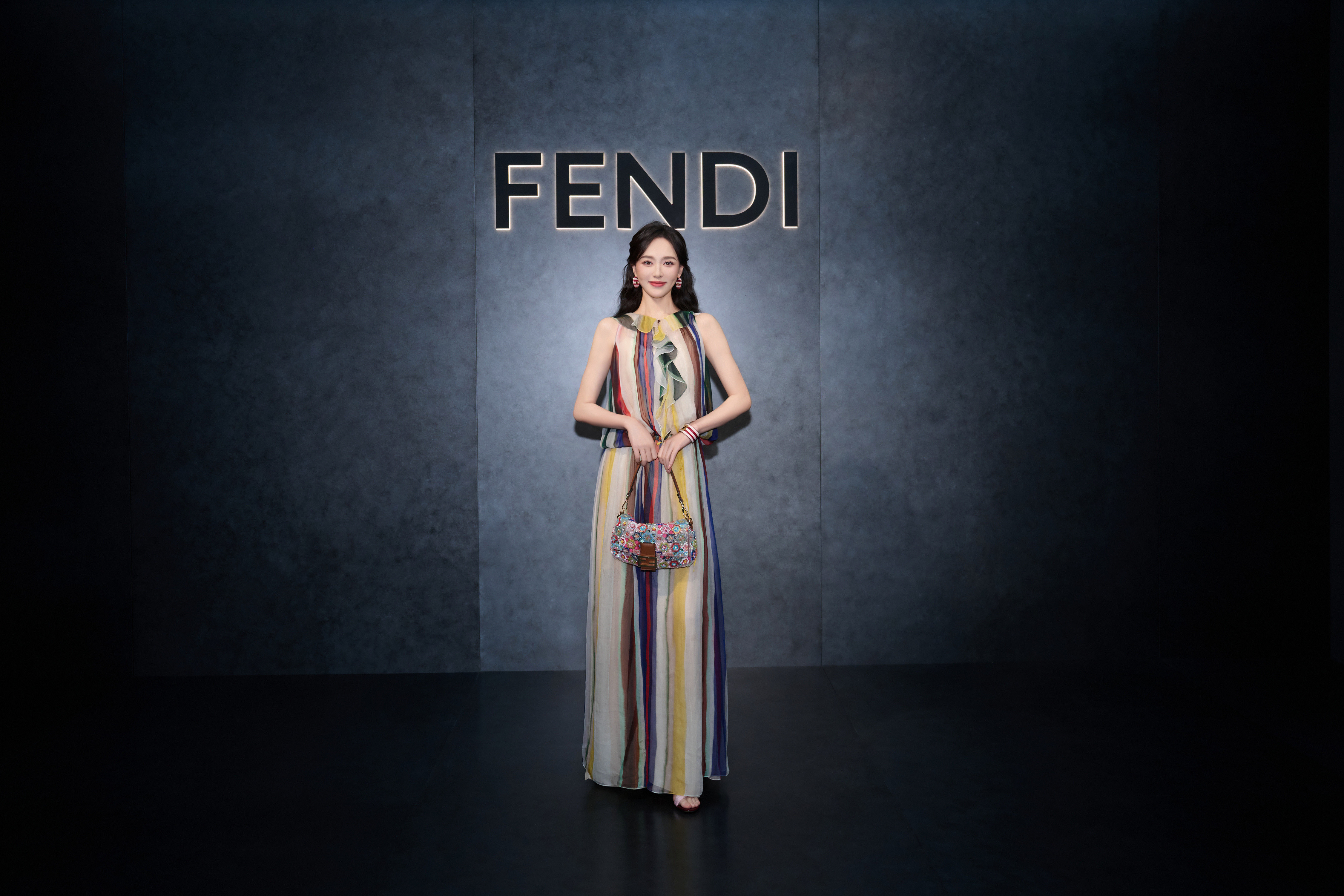 唐嫣 回味别致邂逅，定格美的瞬间。