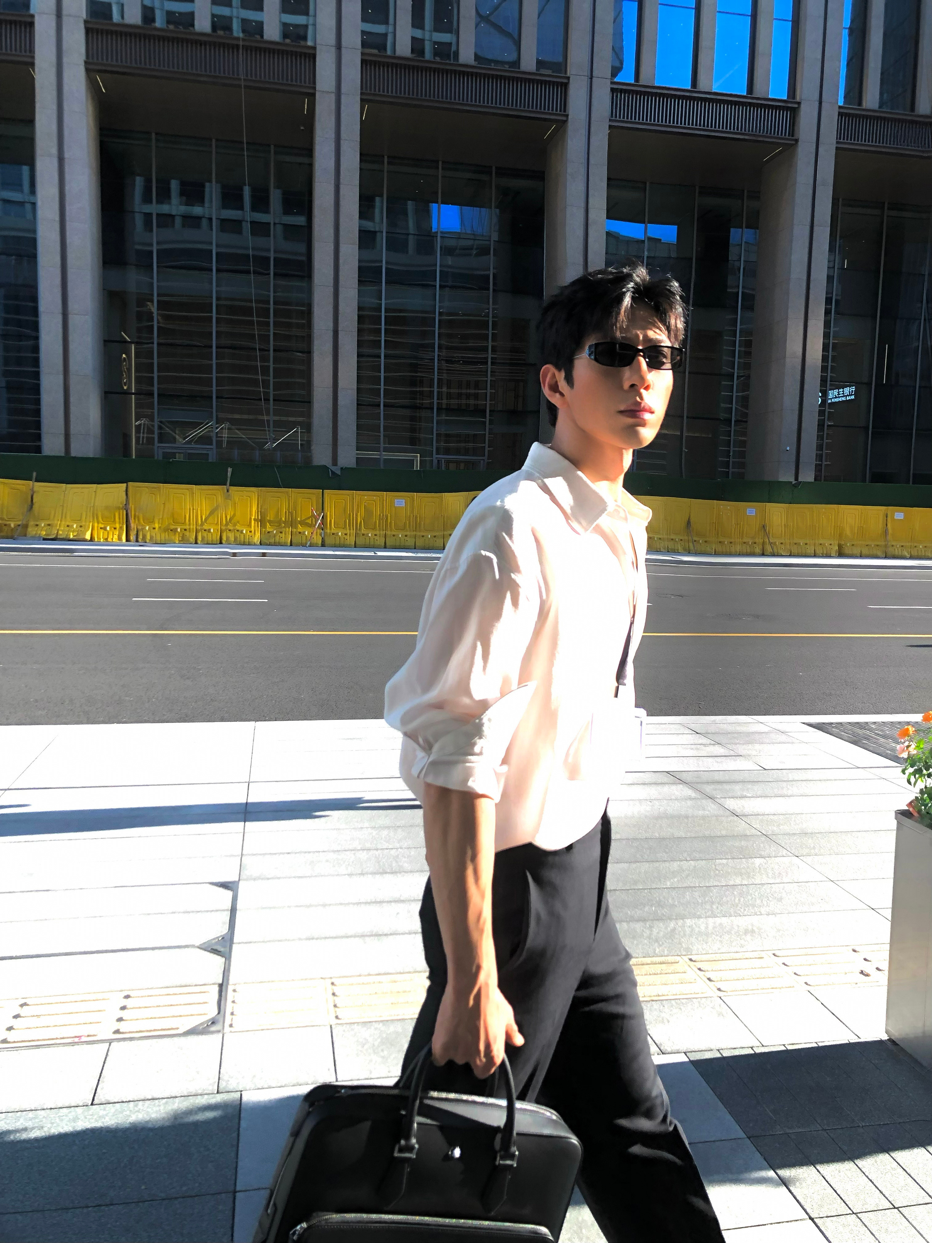#井柏然工作室出图比早春晴朗剧里更Luke#作为全程追完《早春晴朗》的剧粉，看到这一组街拍内心真的有
