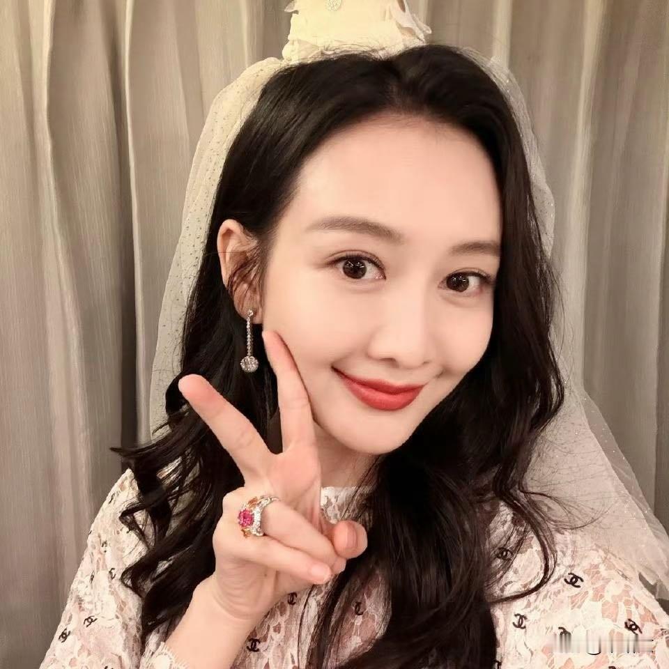 曝何九华王鸥南宁领证！四年姐弟恋反转不断，幸福就好网上突然炸出个大瓜，说王