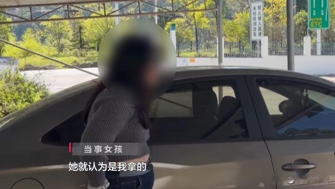 15岁女孩被后妈冤枉偷了100块钱，她大半夜赌气拿着车钥匙，看视频学开车，上了高