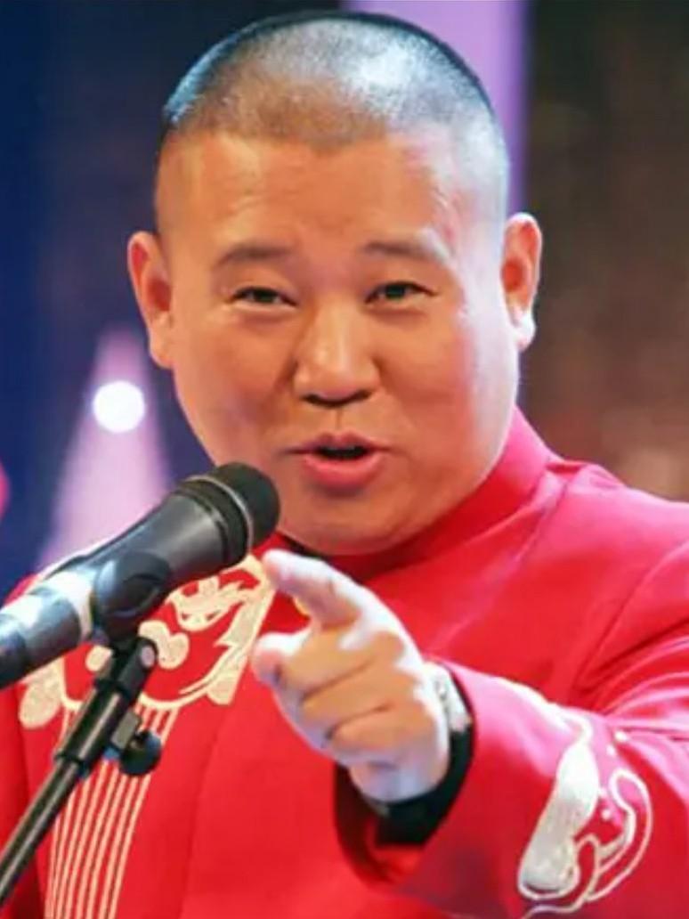 相声名家杨议再聊郭德纲唱戏！昨天杨议直播时表示：唱戏的改行说相声，这个好改，因为