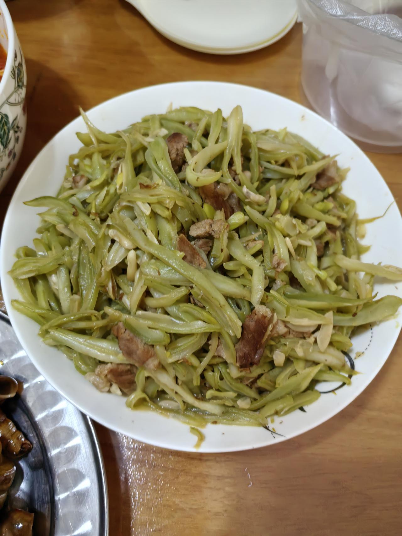 每天回家就能吃上热乎乎的饭菜，主要的原因在于家里有个大闲人。现在实现了“饭来