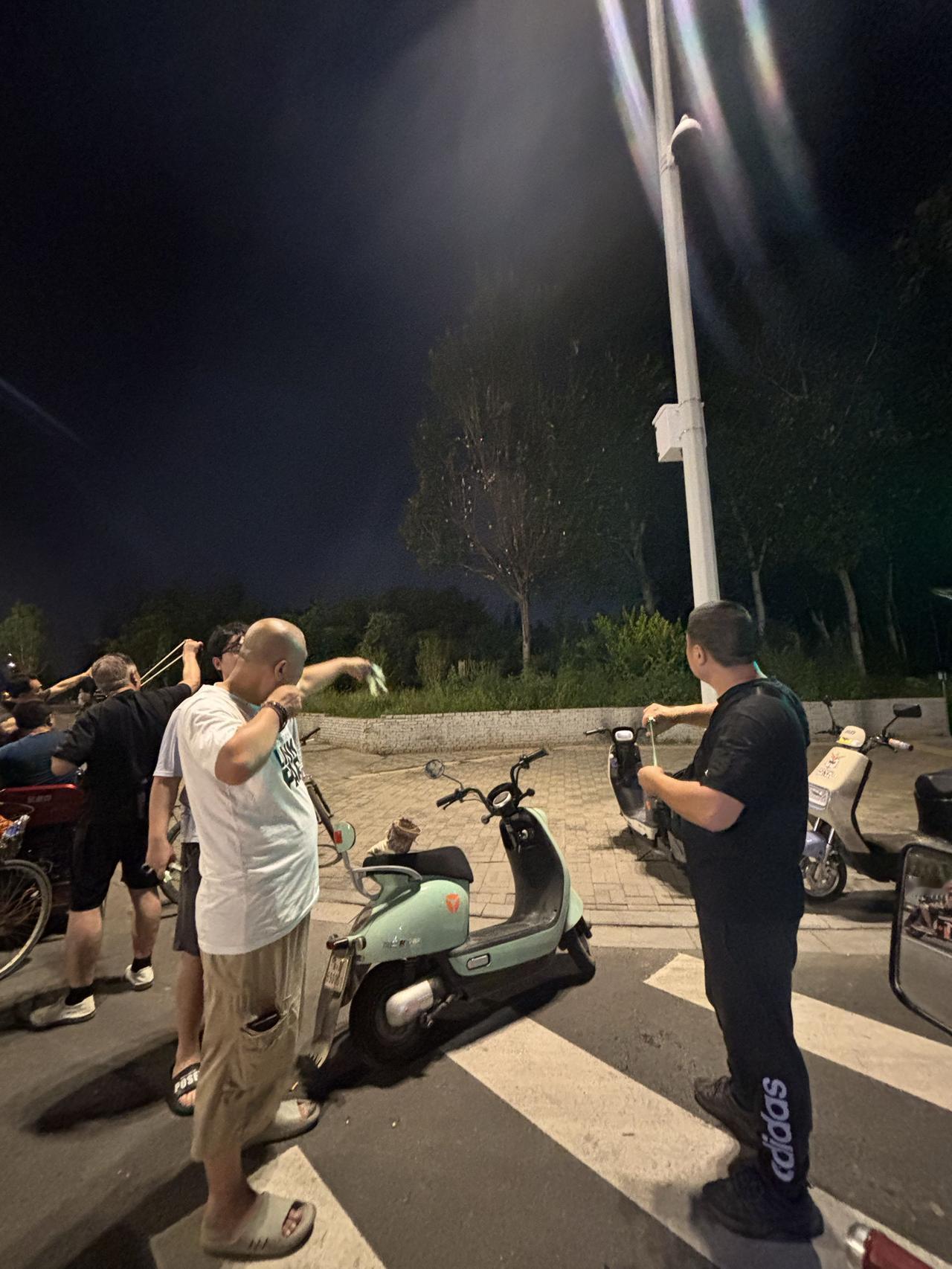 一碗热汤里的和解我和婆婆真正和解，是在一个飘着雪的冬夜。那天我发烧到39